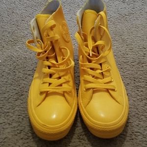 Converse  yellow gymshoe